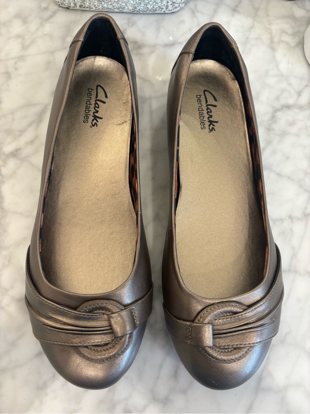 Metallic Bronze Clarks Bendables leather ballet flats in size 6.5 Wide